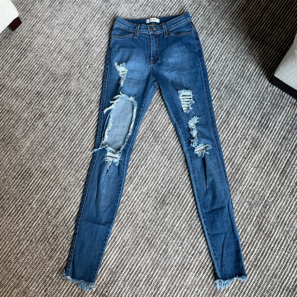 Low rise ripped jeans